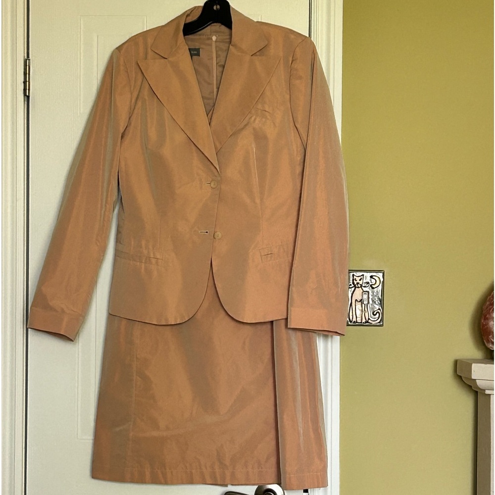 Beautiful 2 pieces Marc Aurel, size 10 New Condition